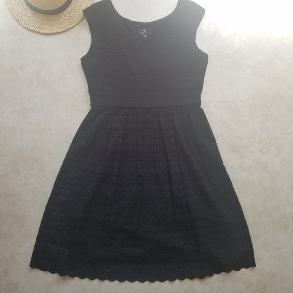 Ronni Nicole Dresses & Skirts - Ronni Nicole Tea Dress Black Lace Midi Size 10